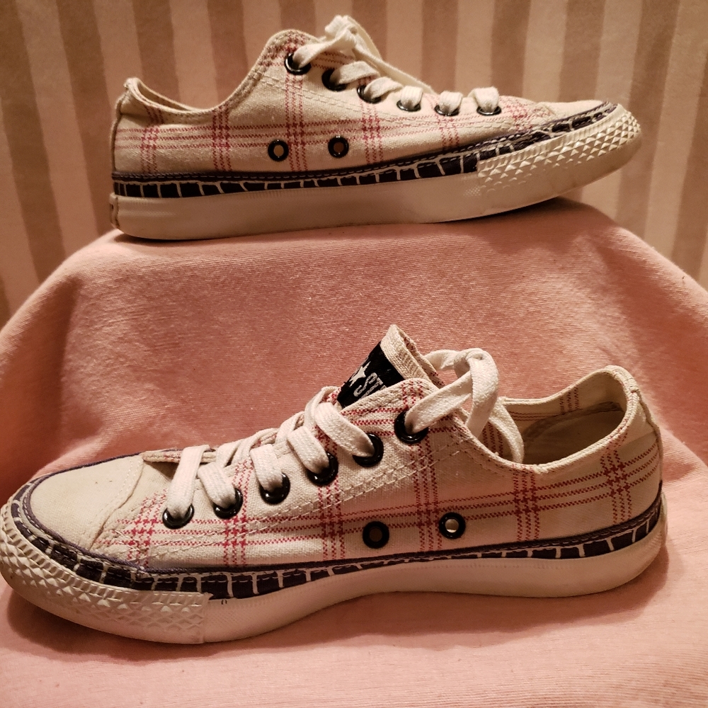 Euc Ctas Classic Low Top In Unique Pattern Red/Wh… - image 8